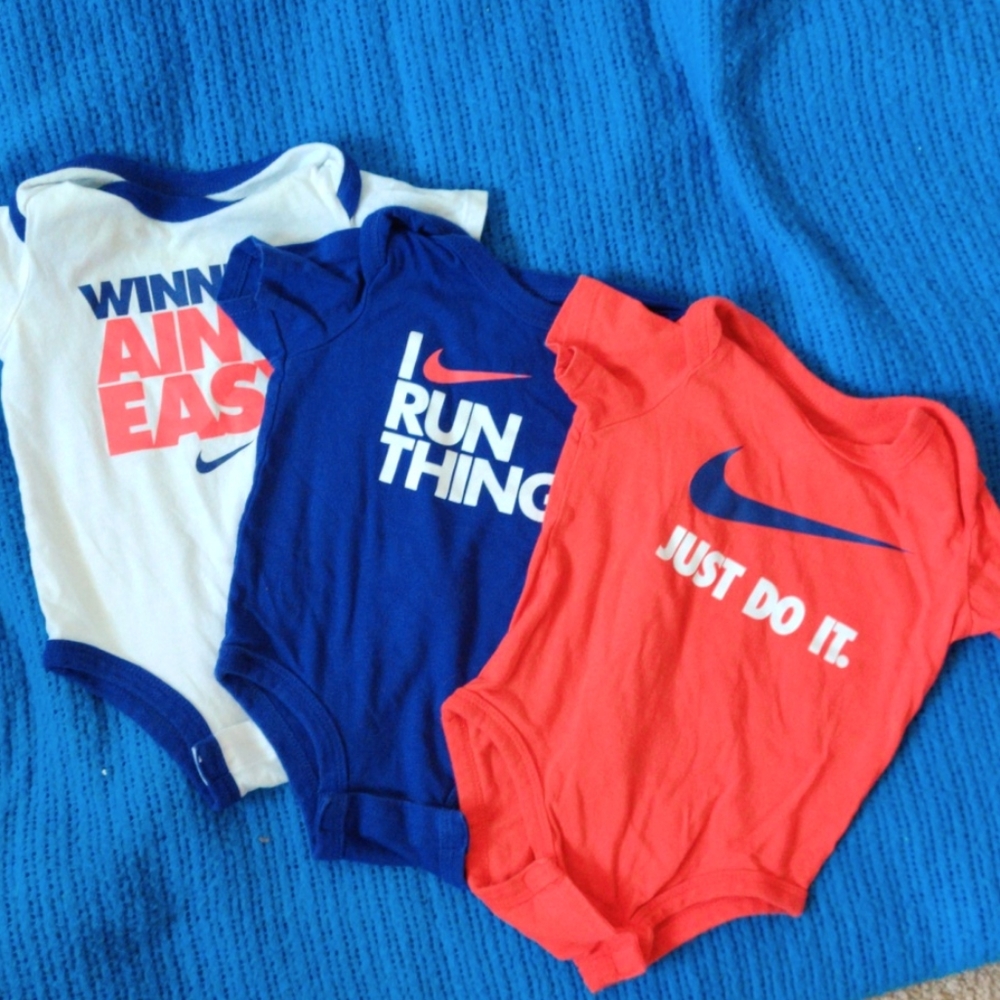 Nike Onesie 3 pak 0-3 mos